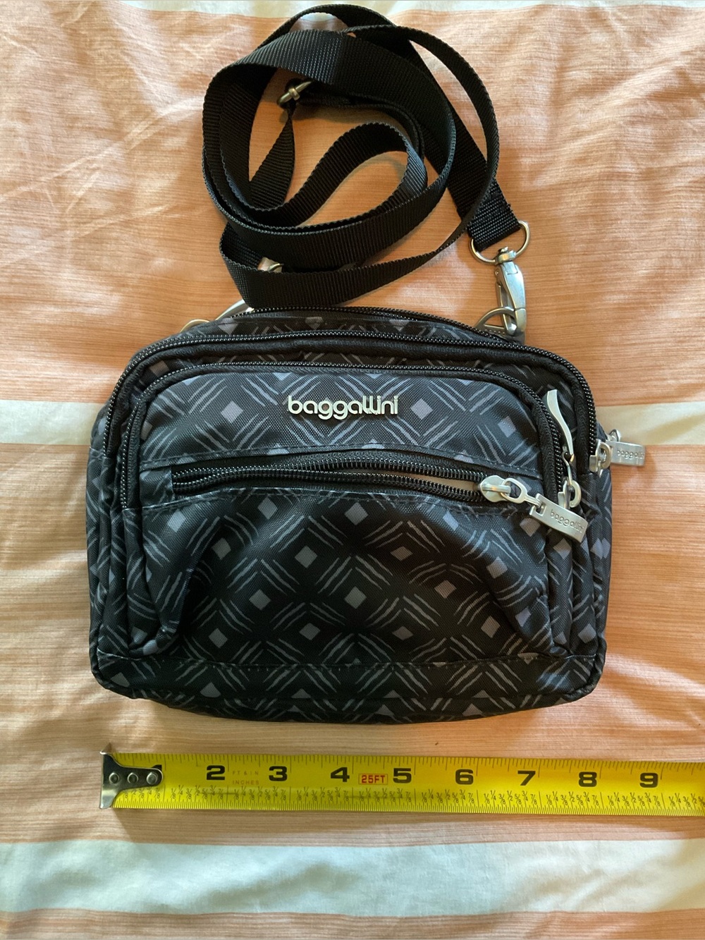Baggallini Black and Gray Patterned Crossbody Bag